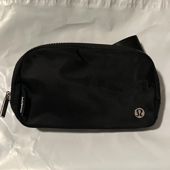 Lululemon everyday bag - Picture 2 of 7